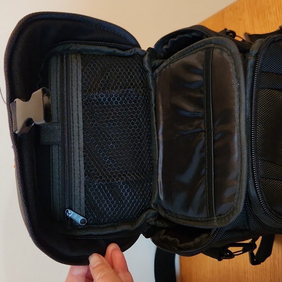 Promaster Digital Elite Photo/Camera Bag with Shoulder Strap and Waist Loop - Picture 4 of 7